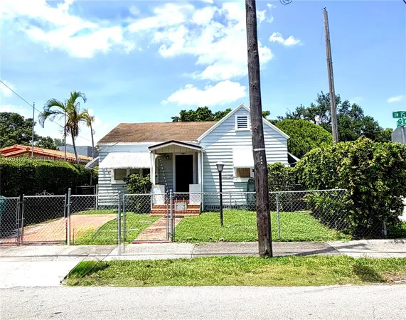 a view of a house with backyard and porch