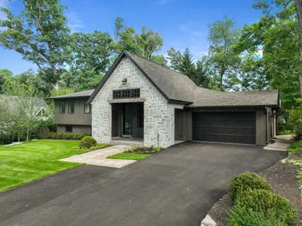 $1,795,000 | 853 Sauganash Drive, Fontana, WI 53125