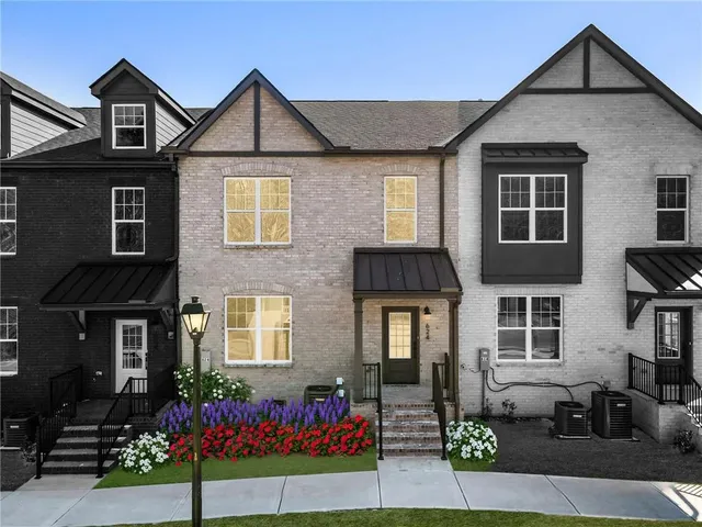 $599,900 | 624 Oakleaf Grove Lane, Suwanee, GA 30024