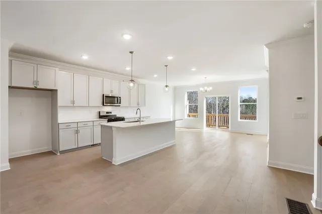 $599,900 | 624 Oakleaf Grove Lane, Suwanee, GA 30024