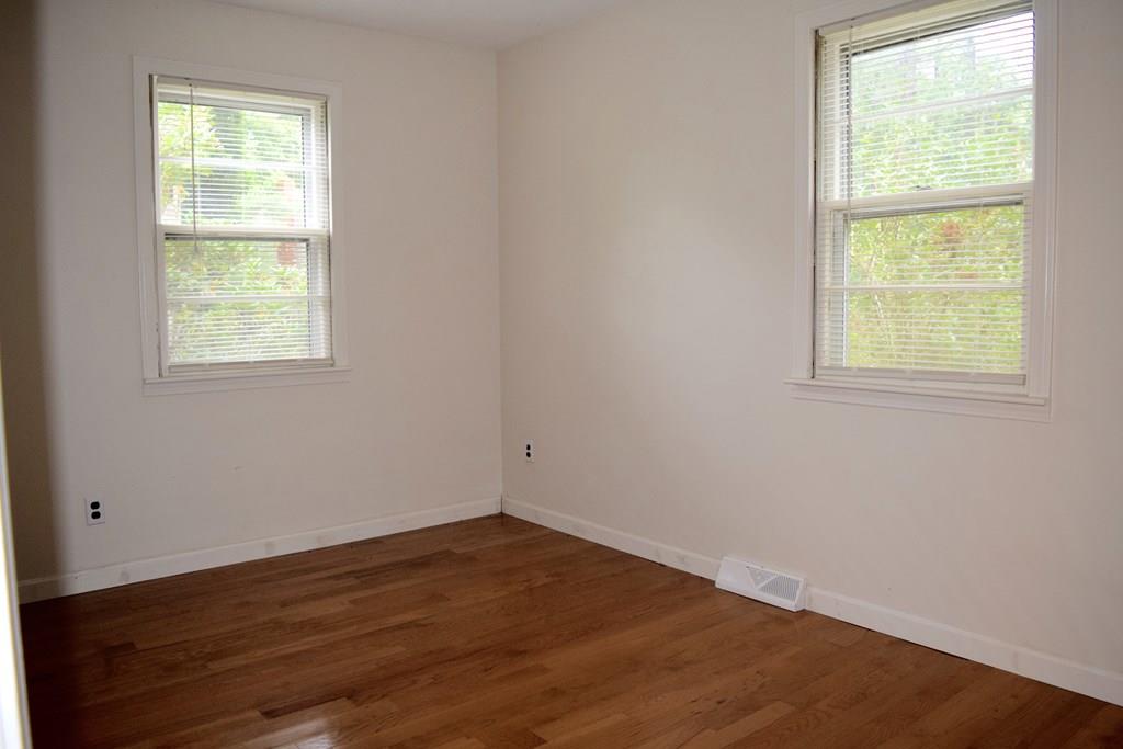 27 Sippican Road Wareham, MA 02571 - Photo 5 of 11 Gallery Image 5