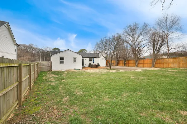 $2,700 | 3826 East Ridge Drive, Nashville, TN 37211