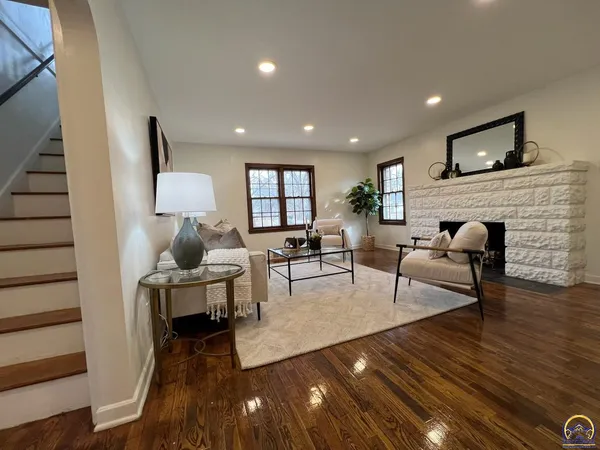 $339,577 | 507 Southwest Gage Court Circle, Topeka, KS 66606
