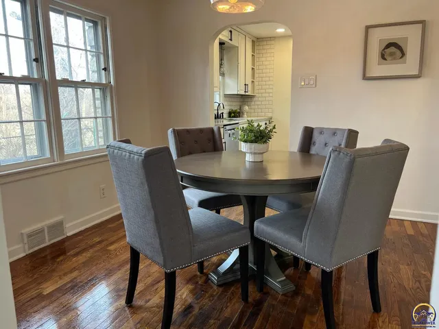 $359,777 | 507 Southwest Gage Court Circle, Topeka, KS 66606