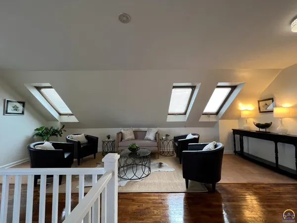 $339,577 | 507 Southwest Gage Court Circle, Topeka, KS 66606