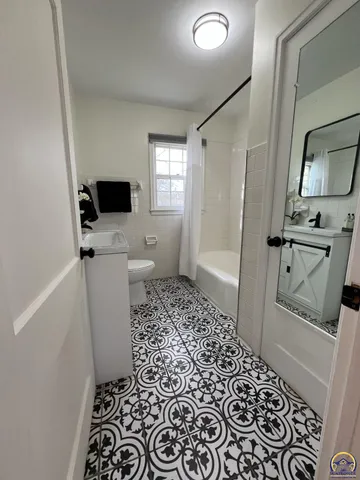 $339,777 | 507 Southwest Gage Court Circle, Topeka, KS 66606