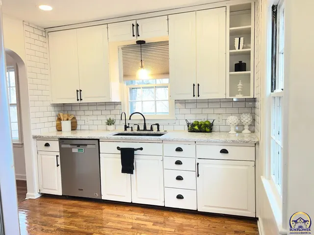 $359,777 | 507 Southwest Gage Court Circle, Topeka, KS 66606