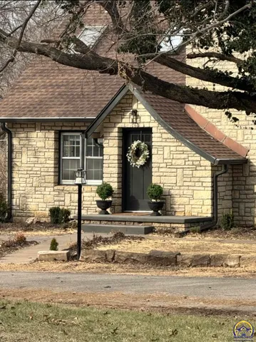 $359,777 | 507 Southwest Gage Court Circle, Topeka, KS 66606