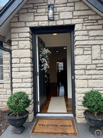 $339,577 | 507 Southwest Gage Court Circle, Topeka, KS 66606