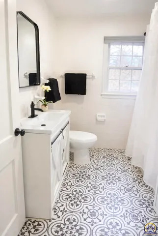 $359,777 | 507 Southwest Gage Court Circle, Topeka, KS 66606