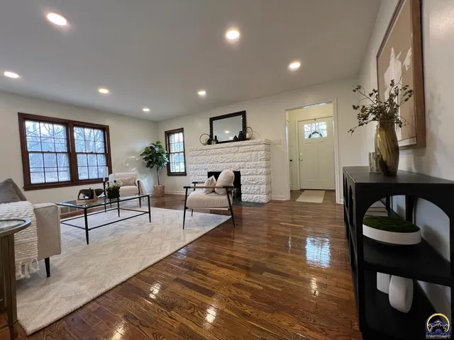 $339,777 | 507 Southwest Gage Court Circle, Topeka, KS 66606