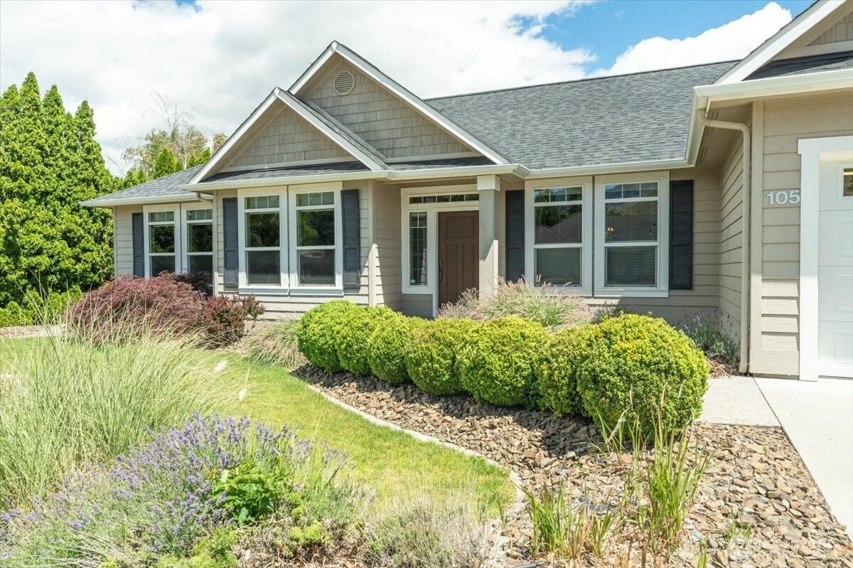 105 Pickens Street Wenatchee, WA 98801 - Photo 2 of 34