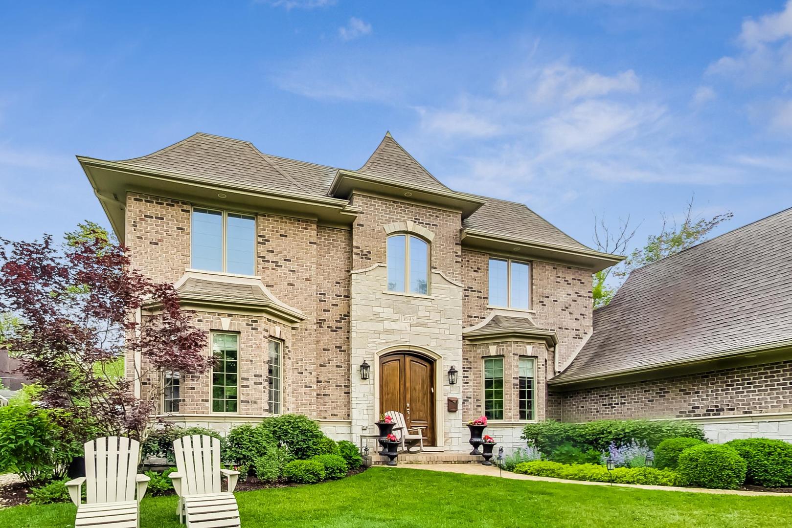 1049 Greentree Avenue Deerfield, IL 60015 - Photo 2 of 37 a front view of a house with a yard