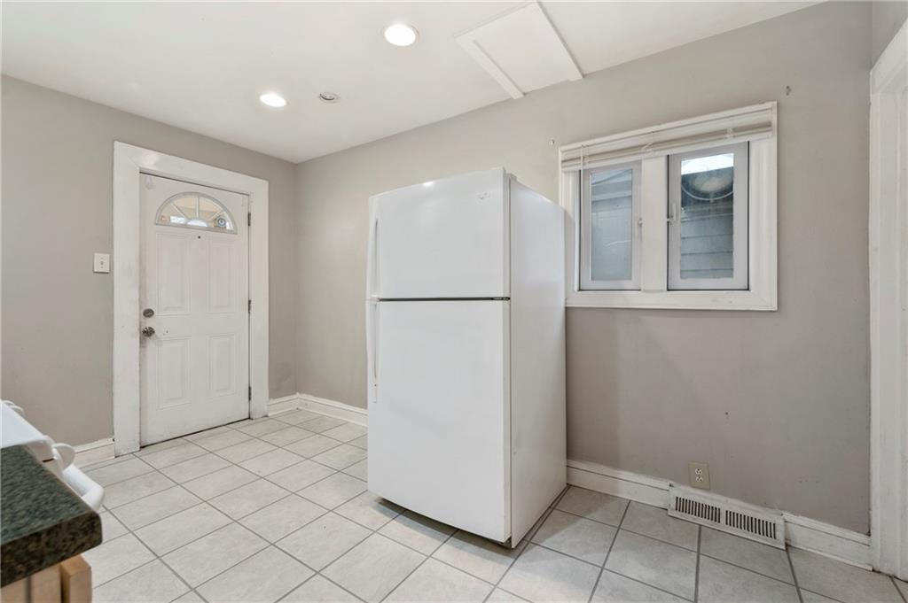 872 4th Avenue Coraopolis, PA 15108 - Photo 11 of 26