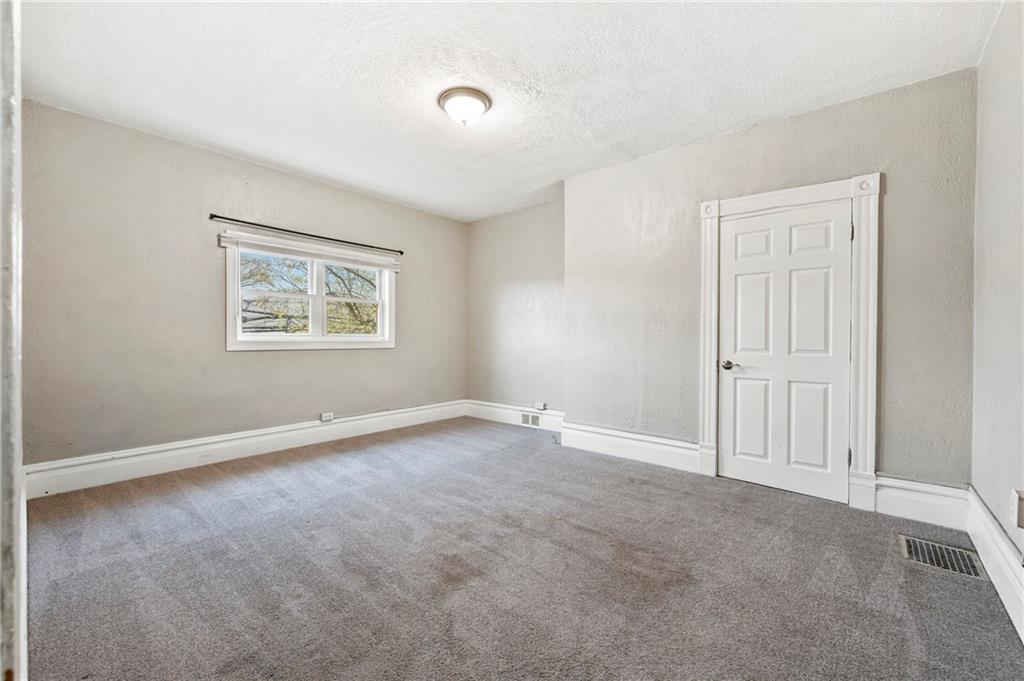 872 4th Avenue Coraopolis, PA 15108 - Photo 18 of 26