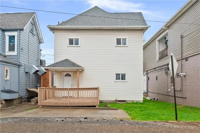 $125,000 | 872 4th Avenue, Coraopolis, PA 15108