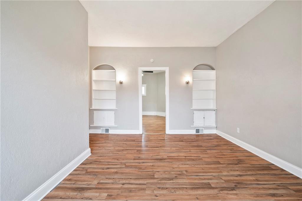 872 4th Avenue Coraopolis, PA 15108 - Photo 4 of 26