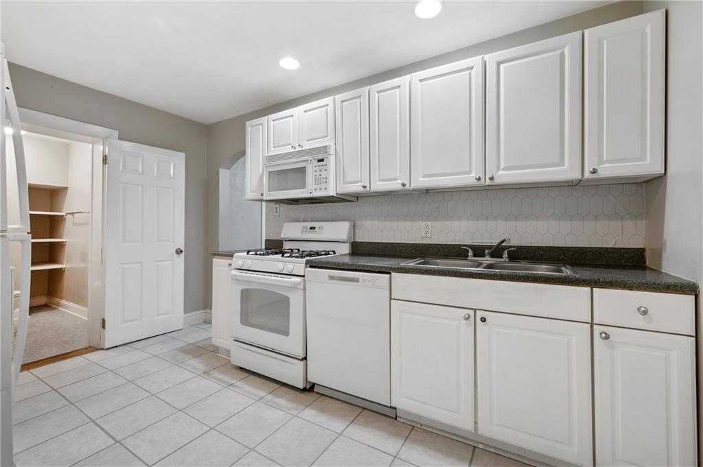 872 4th Avenue Coraopolis, PA 15108 - Photo 10 of 26