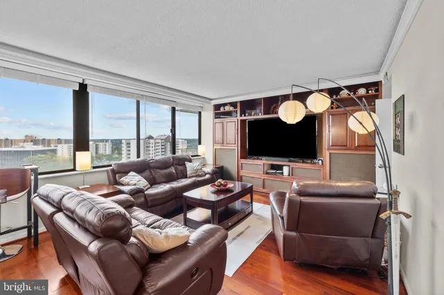 $627,000 | 6301 Stevenson Avenue, Unit 1517, Alexandria, VA 22304
