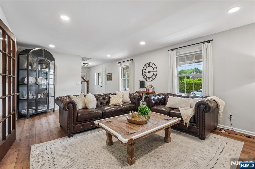 4 Holyoke Road Wayne, NJ 07470 - Photo 5 of 50
