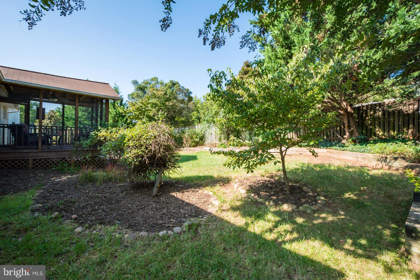 117 Country Road Sterling, VA 20165 - Photo 27 of 27 Exterior (Rear)