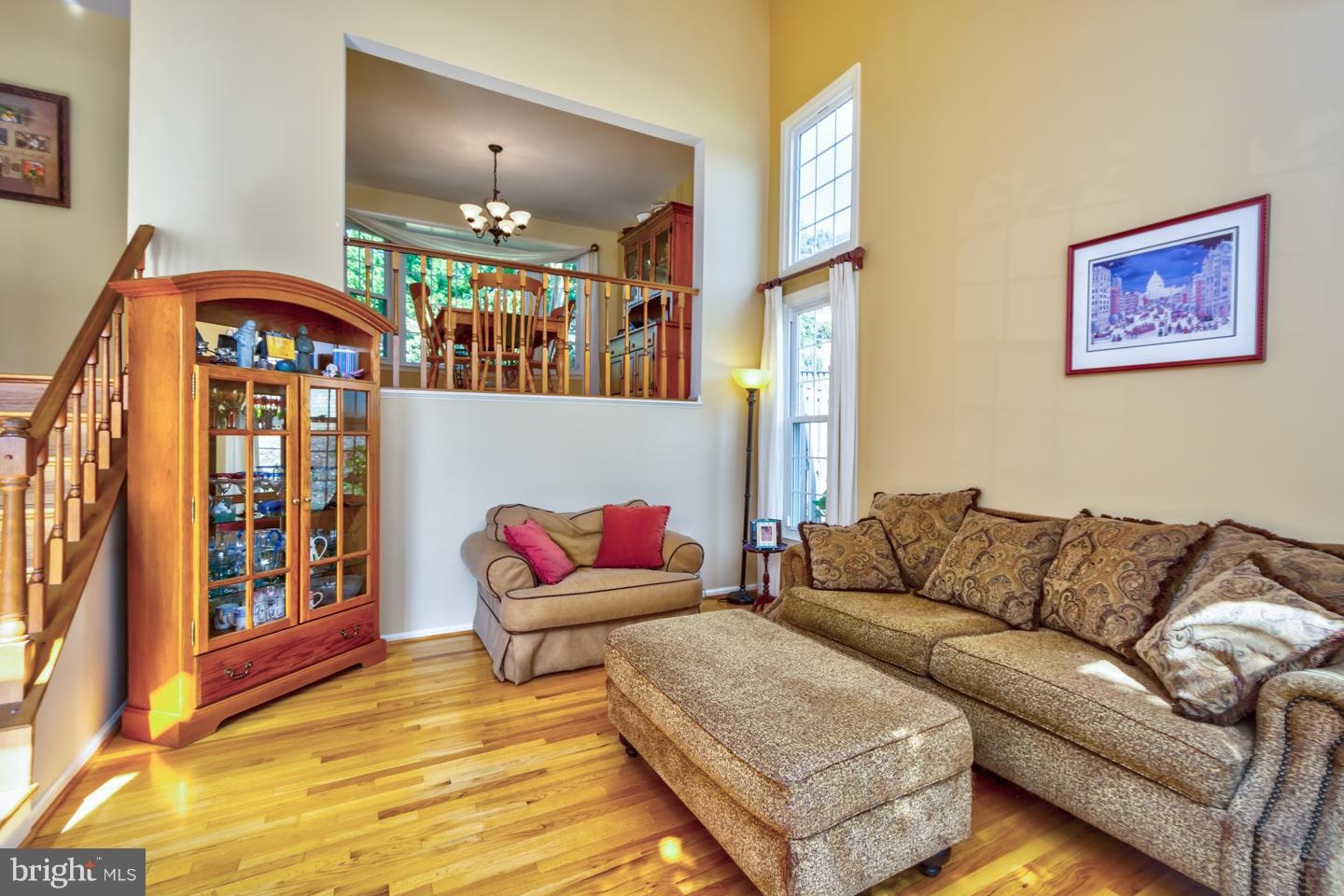 117 Country Road Sterling, VA 20165 - Photo 4 of 27 Living Room