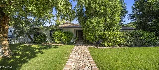 $1,100,000 | 5038 East Earll Drive, Phoenix, AZ 85018
