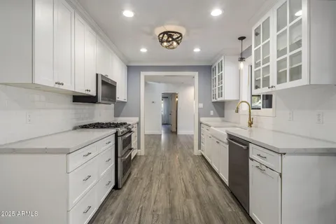 $1,100,000 | 5038 East Earll Drive, Phoenix, AZ 85018