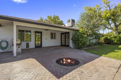 $1,100,000 | 5038 East Earll Drive, Phoenix, AZ 85018