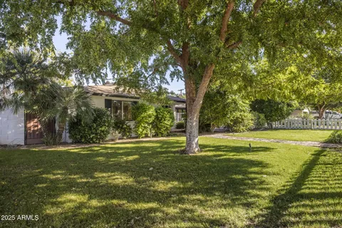 $1,100,000 | 5038 East Earll Drive, Phoenix, AZ 85018