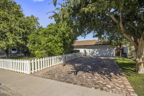 $1,100,000 | 5038 East Earll Drive, Phoenix, AZ 85018