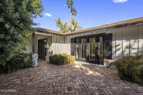 $1,100,000 | 5038 East Earll Drive, Phoenix, AZ 85018