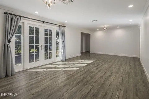 $1,100,000 | 5038 East Earll Drive, Phoenix, AZ 85018