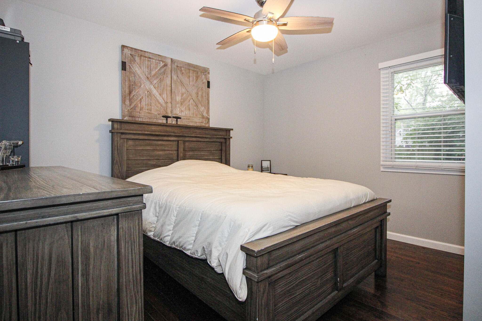 522 Dexter Drive Crown Point, IN 46307 - Photo 11 of 21 a bedroom with a bed and a window