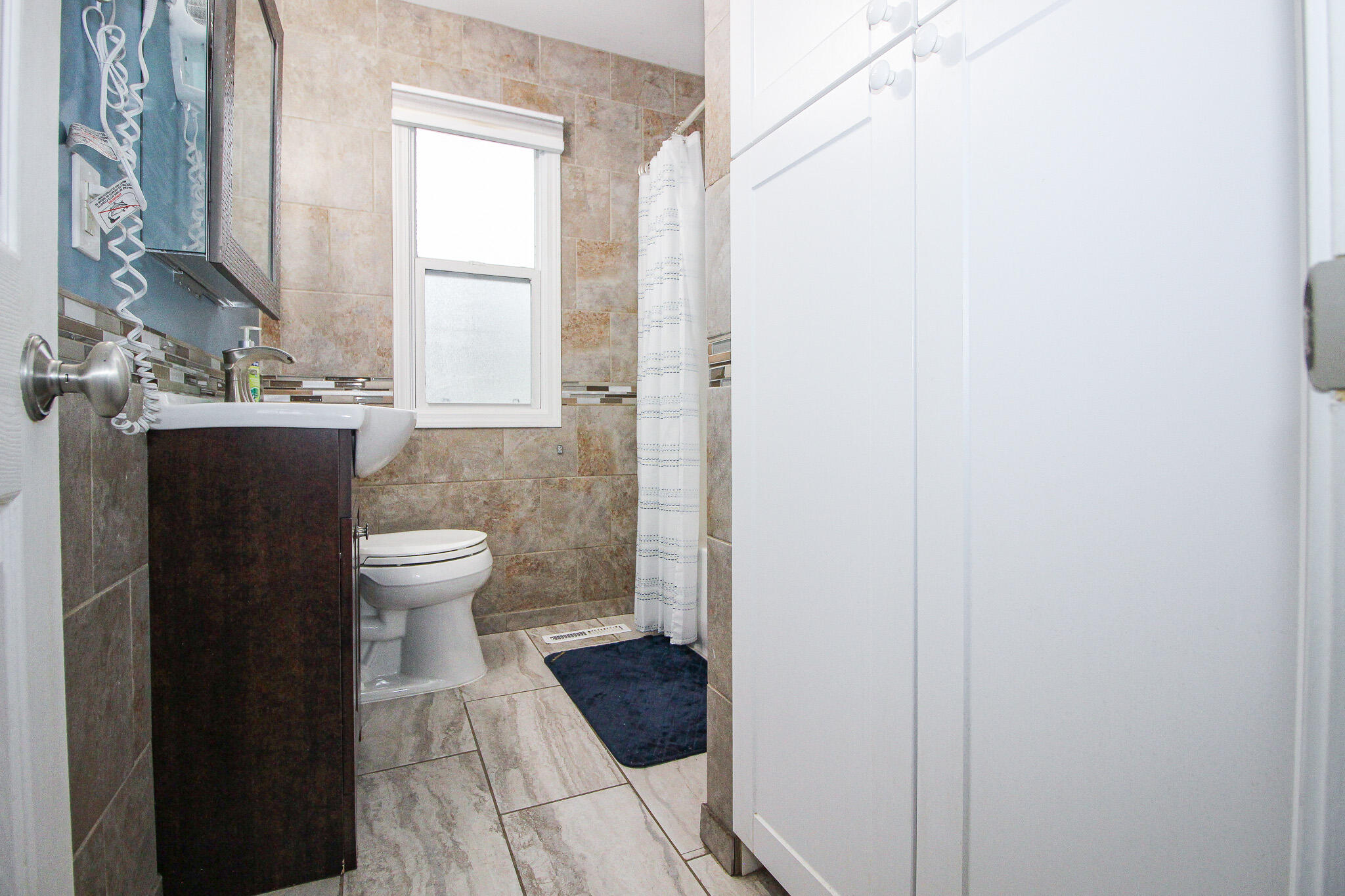 522 Dexter Drive Crown Point, IN 46307 - Photo 12 of 21 a bathroom with a toilet and a sink
