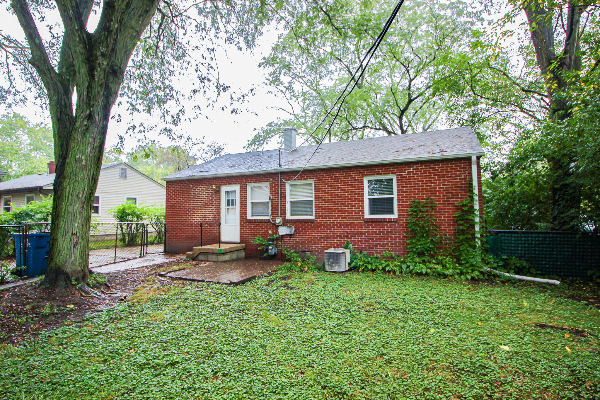 522 Dexter Drive Crown Point, IN 46307 - Photo 17 of 21 a front view of a house with garden