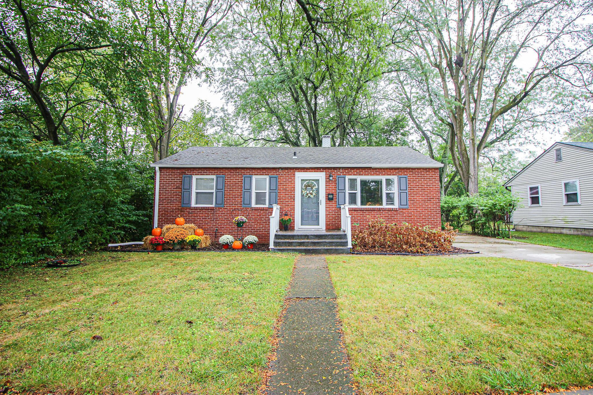 522 Dexter Drive Crown Point, IN 46307 - Photo 2 of 21 a view of a house with a yard and sitting area