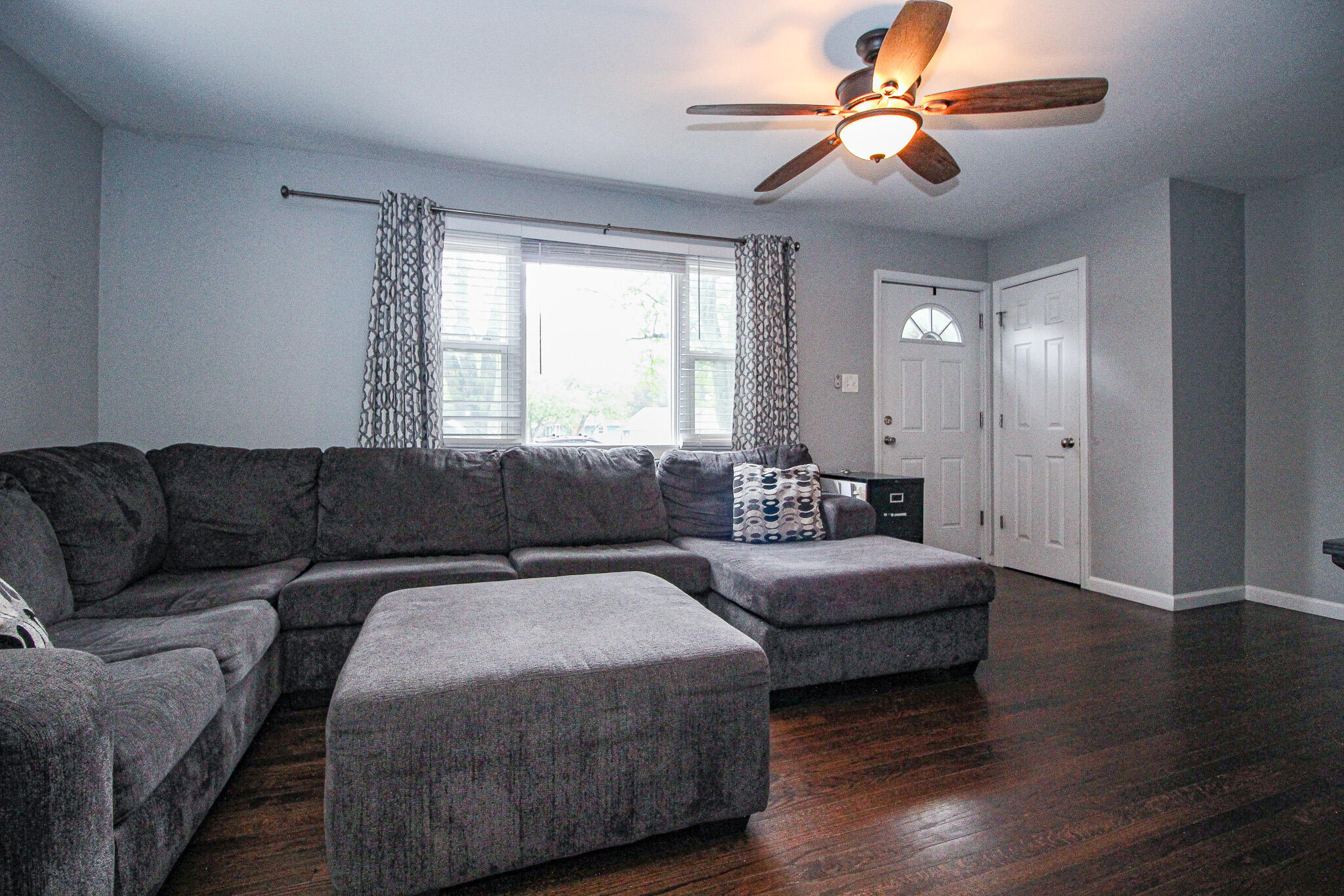 522 Dexter Drive Crown Point, IN 46307 - Photo 6 of 21 a living room with furniture and a window