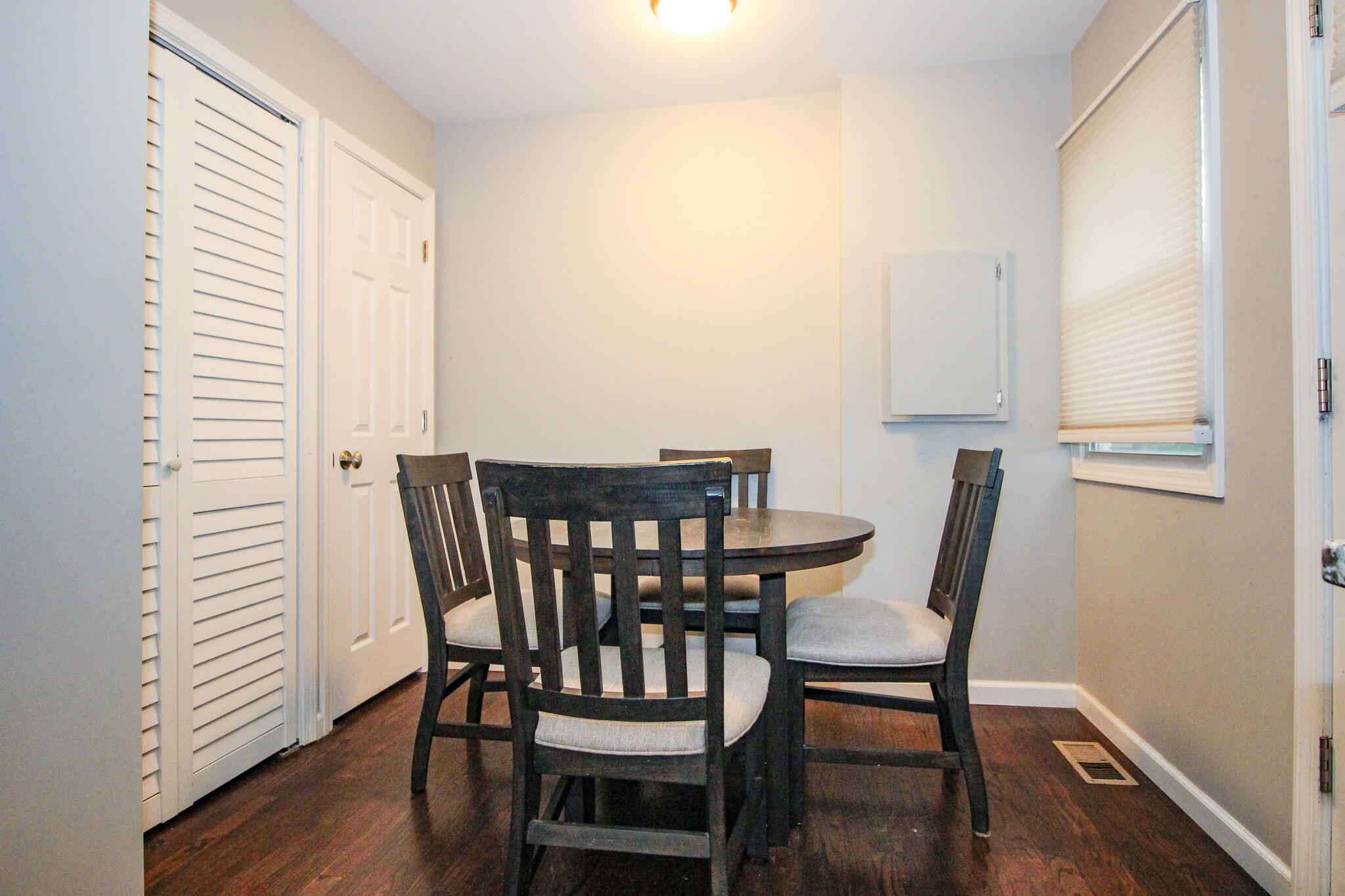 522 Dexter Drive Crown Point, IN 46307 - Photo 10 of 21 a view of a dining room with furniture and wooden floor