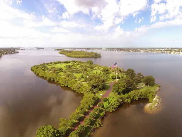 $3,000 | 856 Dahlia Lane, Unit A, Vero Beach, FL 32963