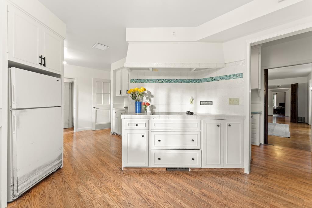 440 Gerona Road Stanford, CA 94305 - Photo 27 of 78 a kitchen with stainless steel appliances a refrigerator and a stove