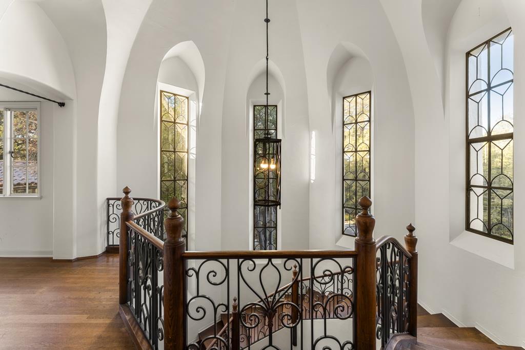 440 Gerona Road Stanford, CA 94305 - Photo 40 of 78 a view of a hallway with windows and chandelier