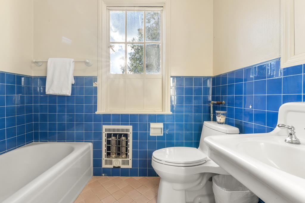 440 Gerona Road Stanford, CA 94305 - Photo 61 of 78 a bathroom with a sink a toilet and bathtub
