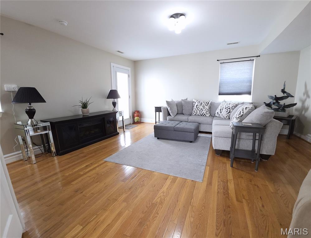 8261 Watson Road Webster Groves, MO 63119 - Photo 15 of 31