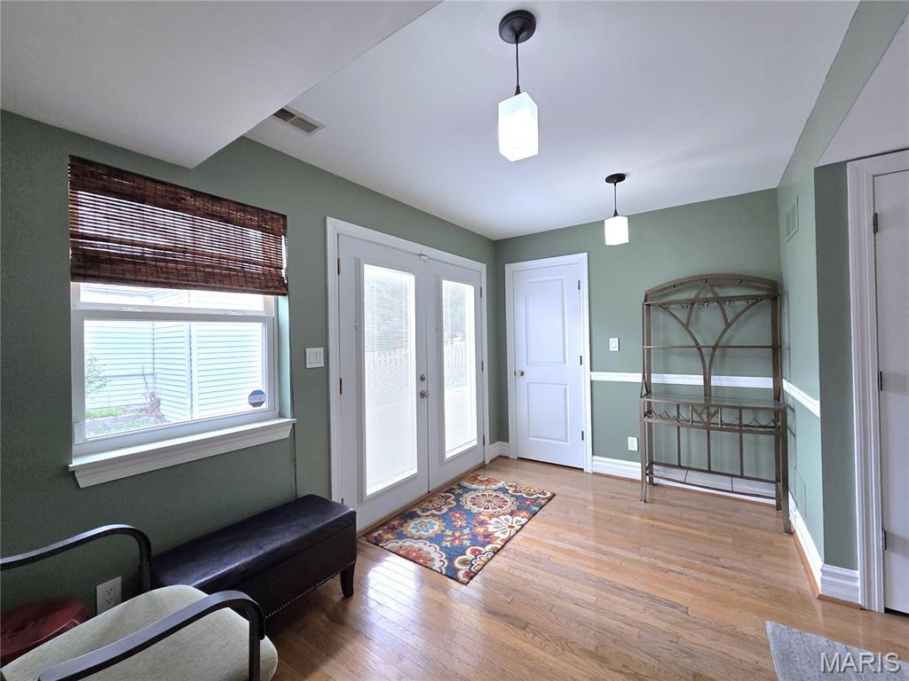 8261 Watson Road Webster Groves, MO 63119 - Photo 5 of 31