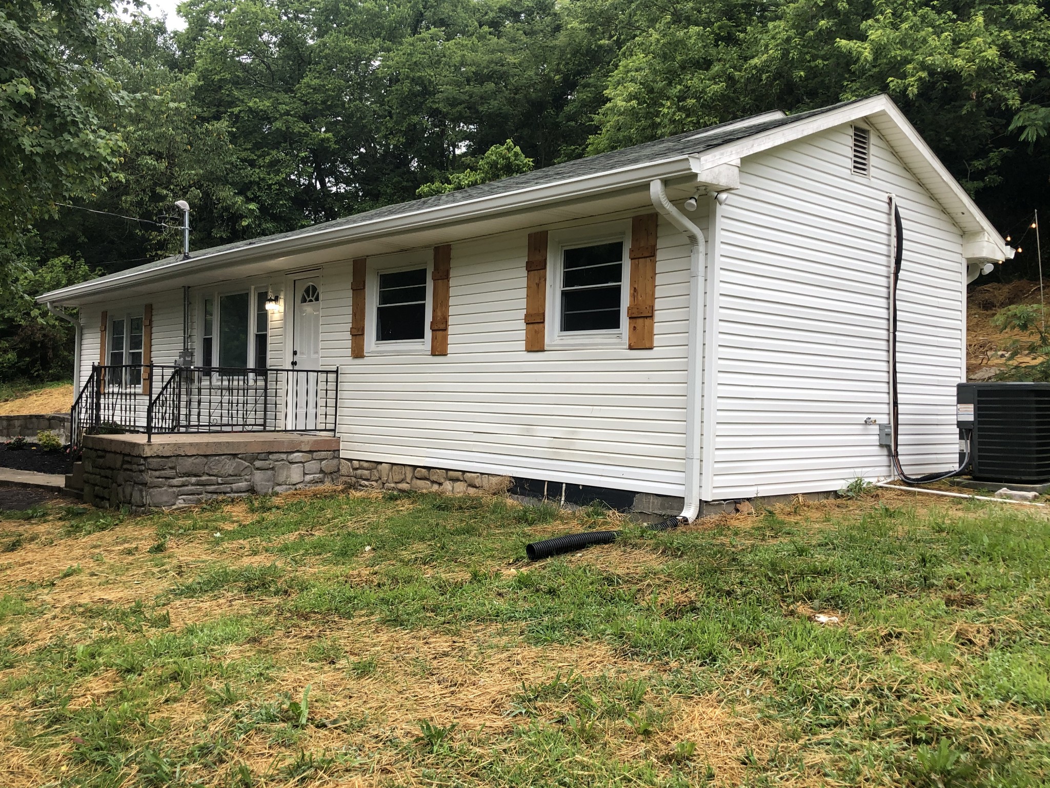 228 Peytons Creek Road Carthage, TN 37030 - Photo 3 of 18 a view of a house with a yard
