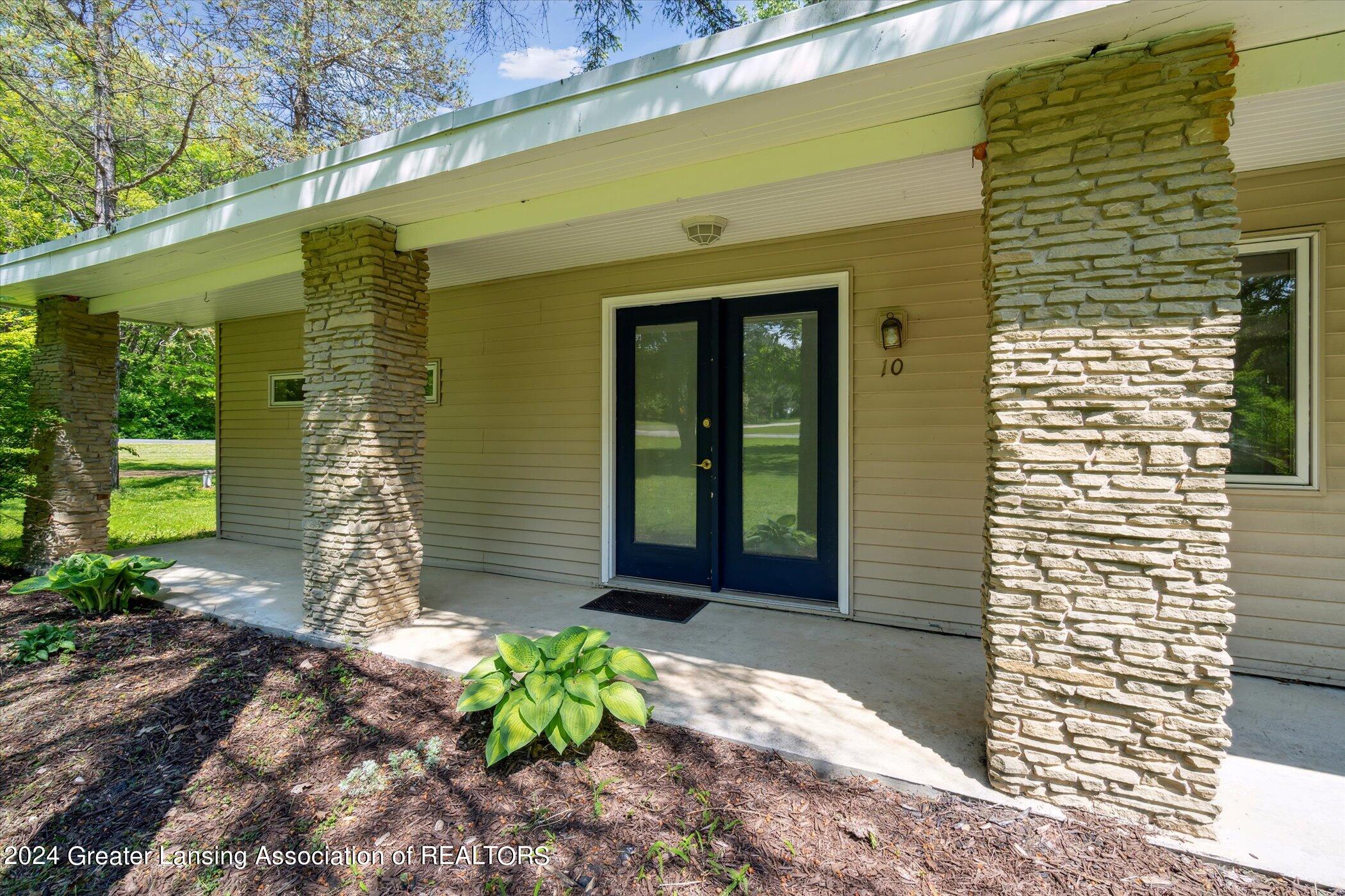 10 Sherwood Road Williamston, MI 48895 - Photo 5 of 74 04-10-Sherwood-Rd-Williamston-MI-48895-W