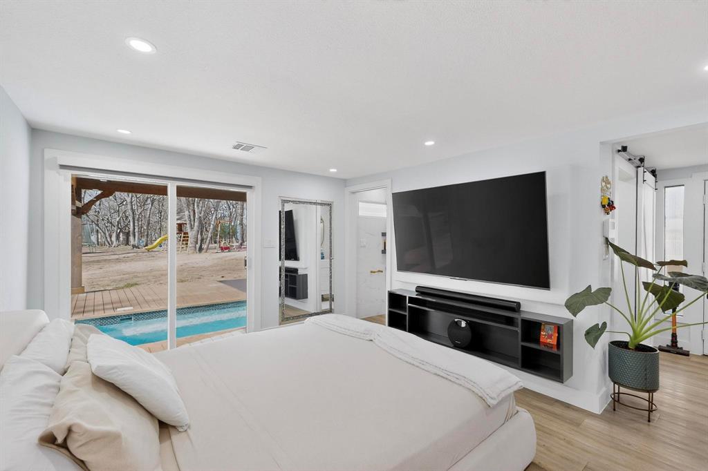 3095 Carter Road Springtown, TX 76082 - Photo 9 of 27 a living room with furniture and a flat screen tv