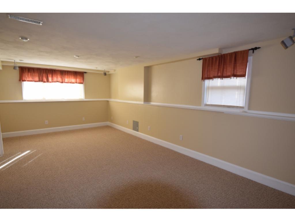 5 Old Coach Road Nashua, NH 03062 - Photo 9 of 11
