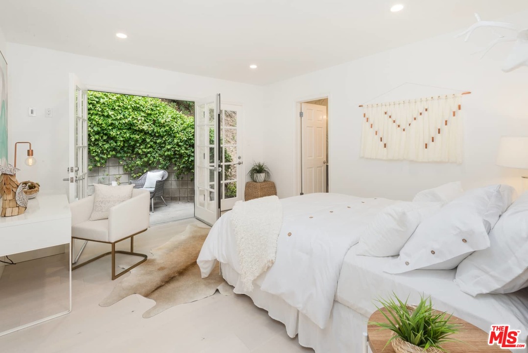 1075 Moraga Drive Los Angeles, CA 90049 - Photo 15 of 24 a bed room with a bed and a chair